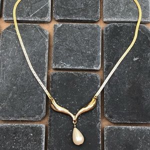 Pearl drop necklace with gold chain